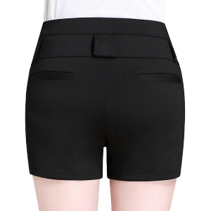Дамски къси панталони в черен и бял цвят подходящи за горещите летни дни