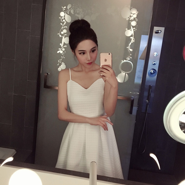 ΝΕΑ γυναικών το καλοκαίρι λουλούδια κομμένα φορέματα