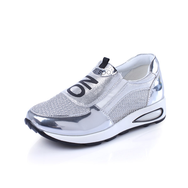 Παιδικά αθλητικά παπούτσια για κορίτσια - 3 μοντέλα με κορυφαία σχεδίαση