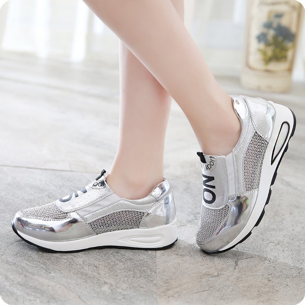 Παιδικά αθλητικά παπούτσια για κορίτσια - 3 μοντέλα με κορυφαία σχεδίαση