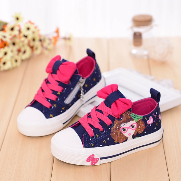 Обувки за момичета с връзки или лепки - 8 анимирани модела