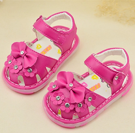 Бебешки сандали с цветя и панделка