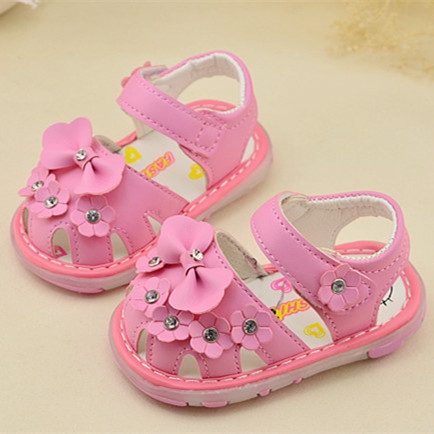 Бебешки сандали с цветя и панделка