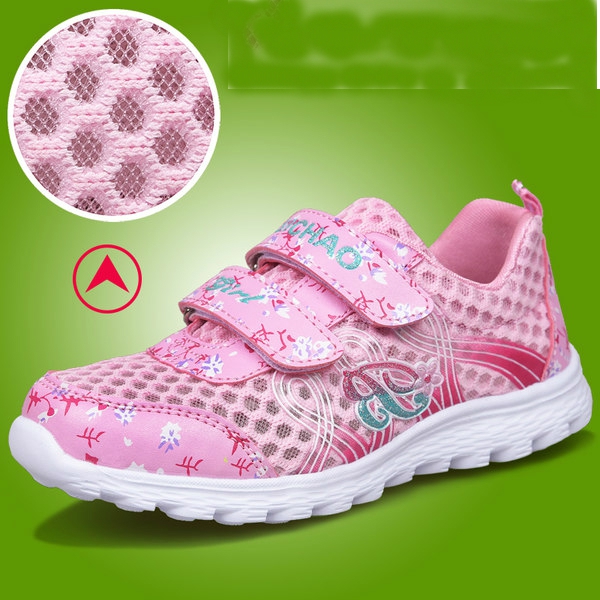 Παιδικά αθλητικά παπούτσια εννέα μοντέλα.