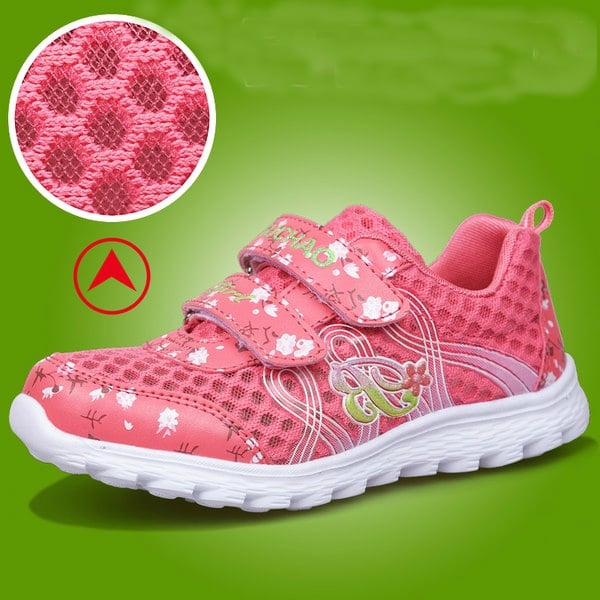 Παιδικά αθλητικά παπούτσια εννέα μοντέλα.