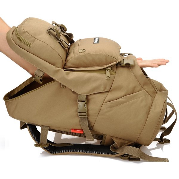 Туристически чанти за мъже и жени - подходящи също така за пътуване и туризъм - различни модели - камуфлажни и едноцветни