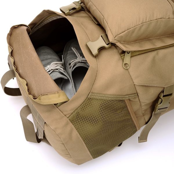 Туристически чанти за мъже и жени - подходящи също така за пътуване и туризъм - различни модели - камуфлажни и едноцветни