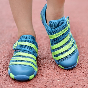 Дишащи обувки с лепки за момичета - 2 модела в син и розов цвят 