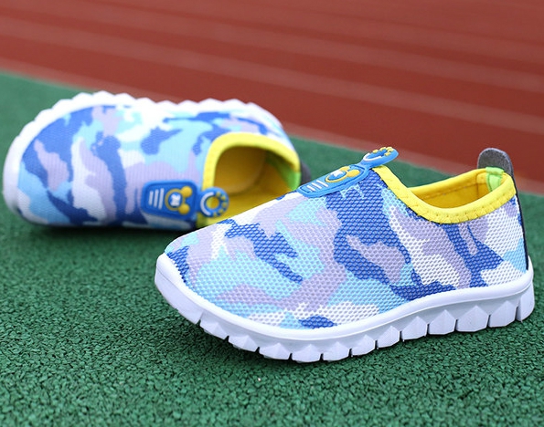 Παιδικές άνετες μπότες για τα κορίτσια - χρώωατιστά και τα πλέγματα μοτίβα