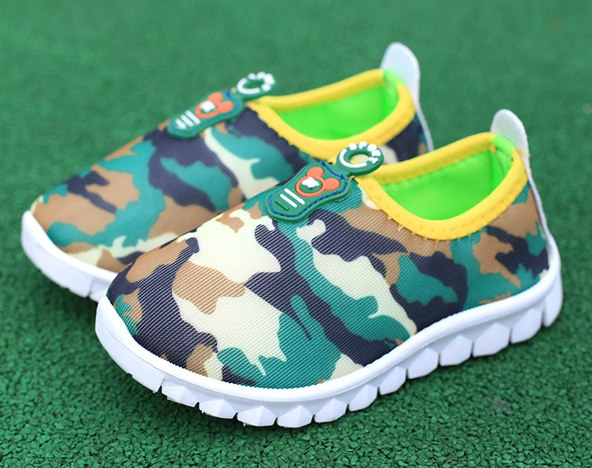 Παιδικές άνετες μπότες για τα κορίτσια - χρώωατιστά και τα πλέγματα μοτίβα