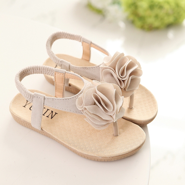 Παιδικά σανδάλια το καλοκαίρι με τριαντάφυλλα σε κρεμ, κόκκινο, κόκκινο