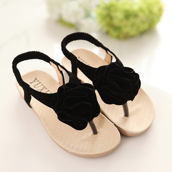 Παιδικά σανδάλια το καλοκαίρι με τριαντάφυλλα σε κρεμ, κόκκινο, κόκκινο