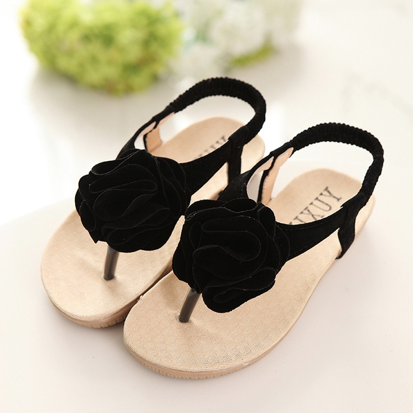 Παιδικά σανδάλια το καλοκαίρι με τριαντάφυλλα σε κρεμ, κόκκινο, κόκκινο