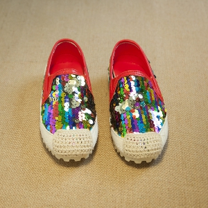 Ежедневни обувки за момичета в бял,червен и черен цвят с пайети.