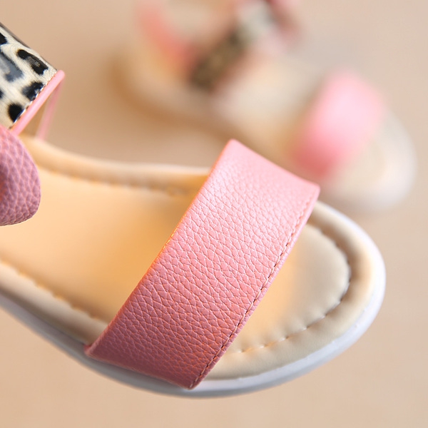 Τα παιδιά καθημερινά πέδιλα με κορδέλα σε ροζ, φούξια και μαύρο