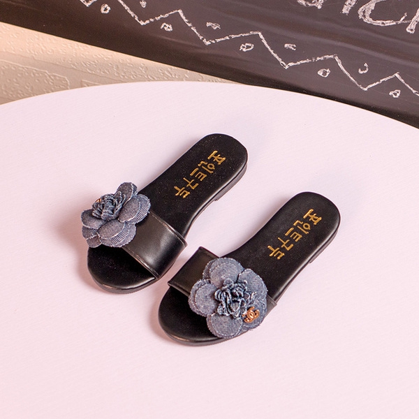 Παιδική παντόφλες λουλούδια - μαύρο και άσπρο