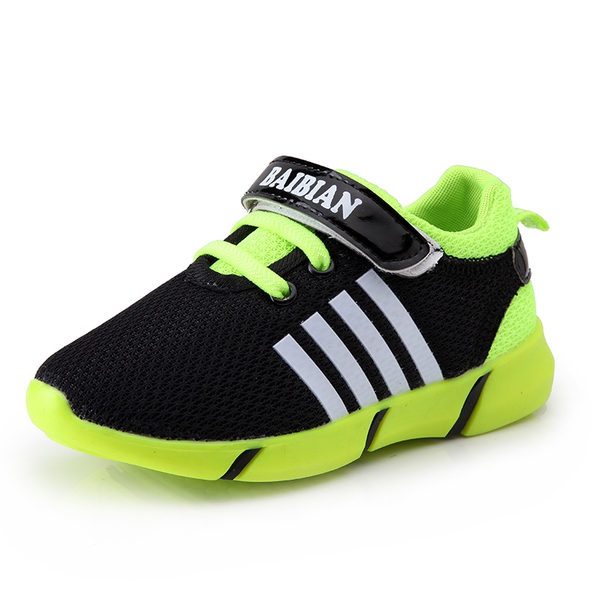 Παιδικά αθλητικά παπούτσια για αγόρια σε μαύρο, γκρι και κόκκινο χρώμα