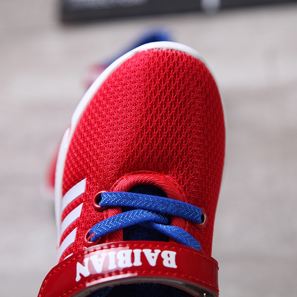 Παιδικά αθλητικά παπούτσια για αγόρια σε μαύρο, γκρι και κόκκινο χρώμα