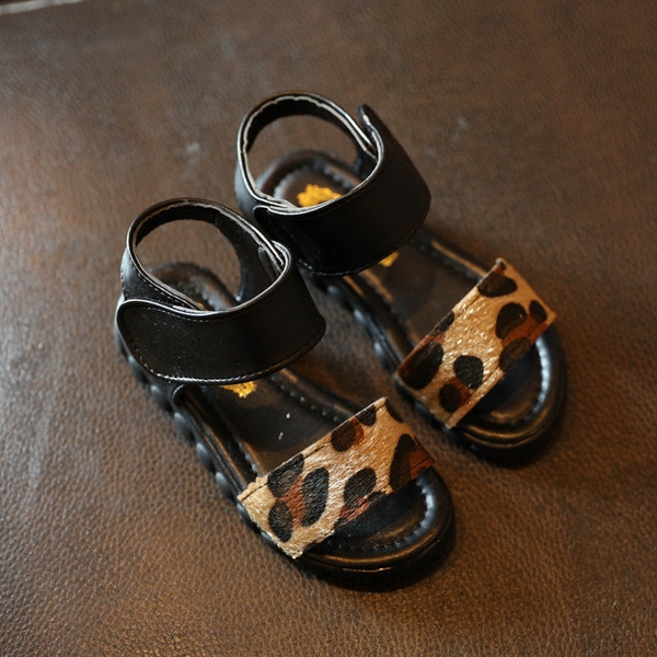 Παιδικά σανδάλια για τα κορίτσια σε τρία μοντέλα - κόκκινο, λεοπάρδαλη και άσπρο