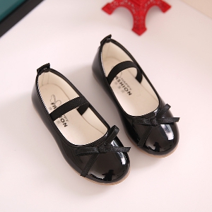 Детски ежедневни обувки в черно и червено - лачени