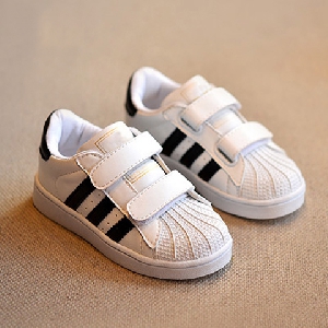 Παιδικά αθλητικά παπούτσια για αγόρια και κορίτσια σε λευκό - 3 μοντέλα
