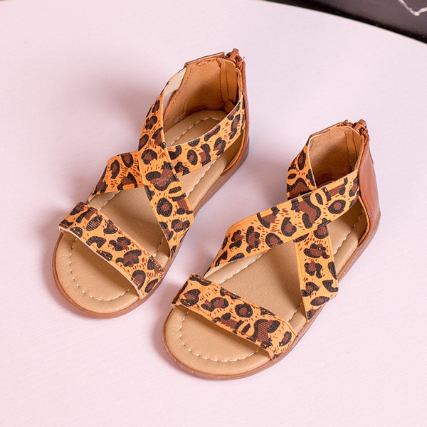 Παιδική κομψά σανδάλια σε τρία διαφορετικά μοντέλα για τα κορίτσια