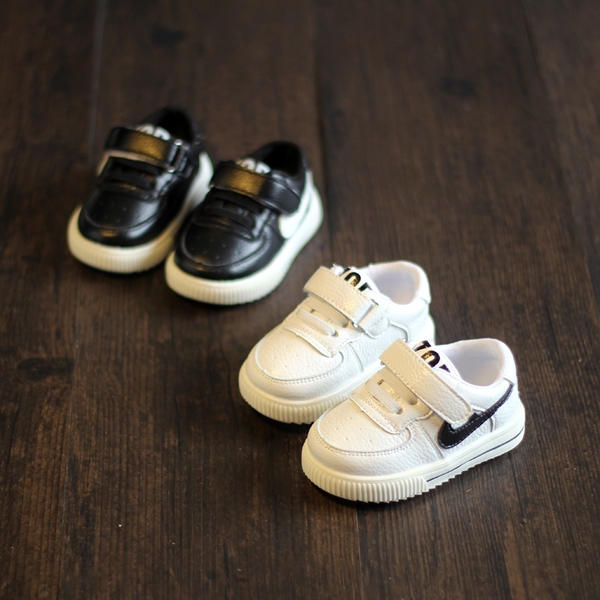 Детски бебешки обувки за  момчета и момичета в бял и черен цвят