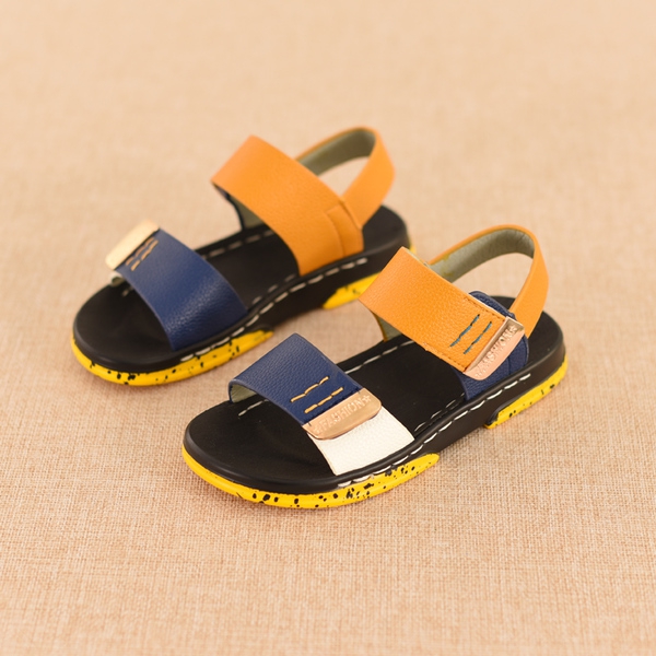 Παιδικά σανδάλια δύο μοντέλα.