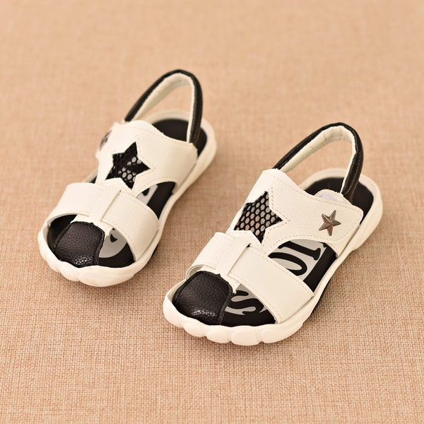 Детски сандалки за момчета в три цвята.