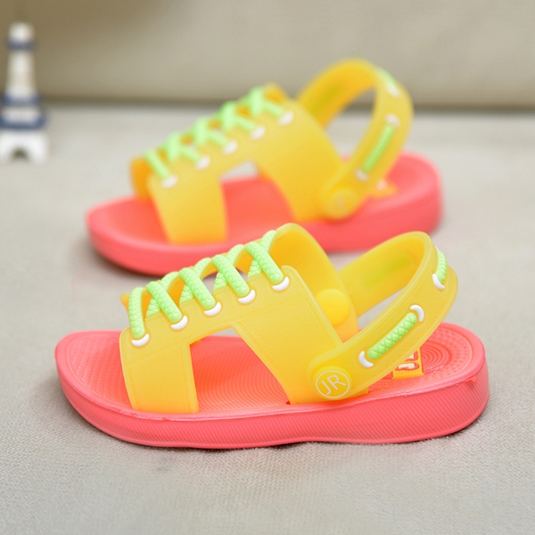 2 σε 1 παντόφλες και σανδάλια με πλαστές συνδέσεις σε μπλε, ροζ, κίτρινο και πράσινο για τα αγόρια