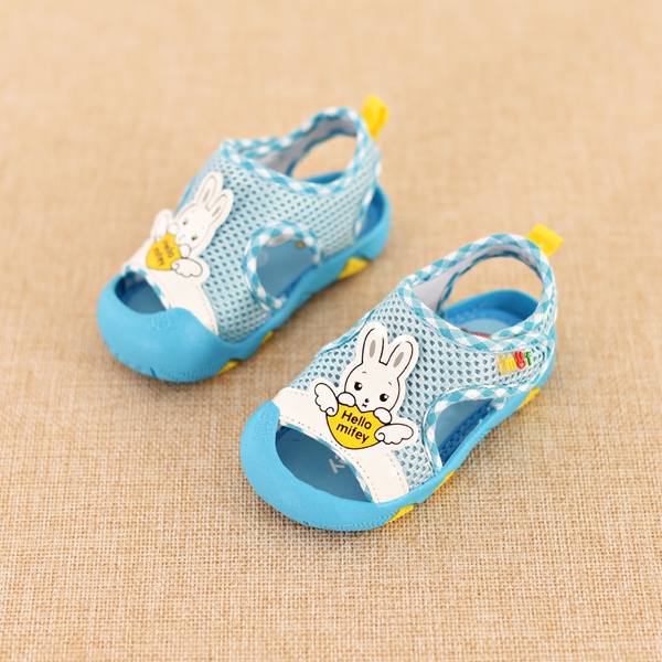 Бебешки сандалки за момчета и момичета.