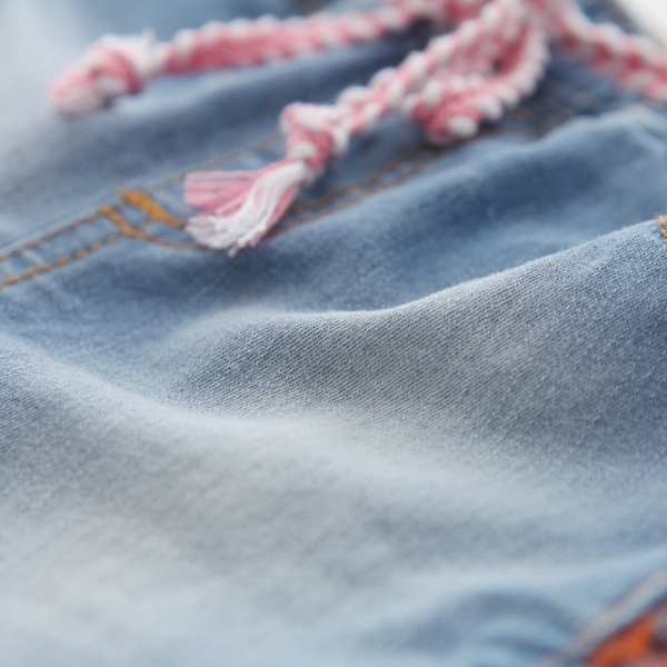 Детски дънкови шорти - летни, бродирани с връзки    