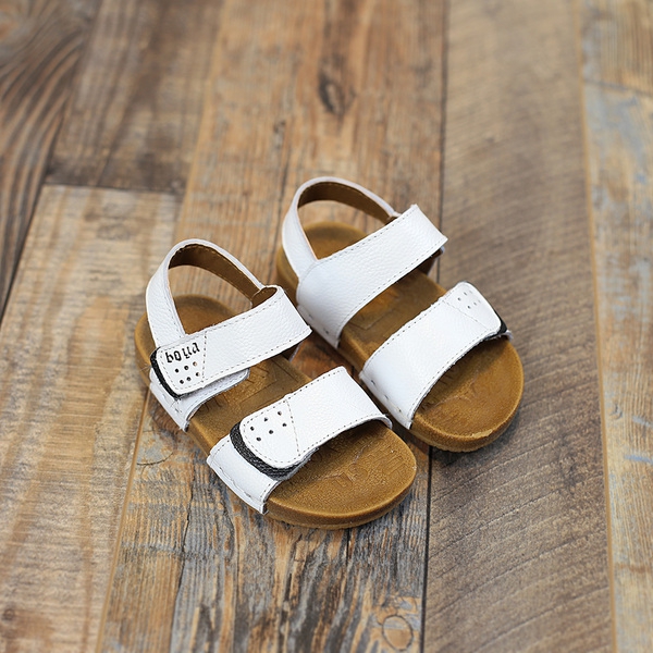 Детски кожени сандали за момчета в бял, жълт и тъмно син цвят.