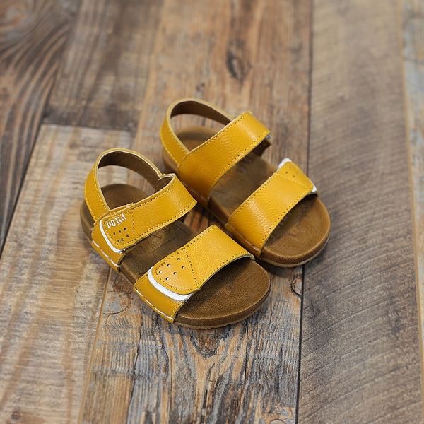 Детски кожени сандали за момчета в бял, жълт и тъмно син цвят.