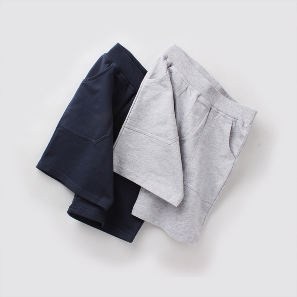 Детски памучни къси панталони за момчета в два цвята.