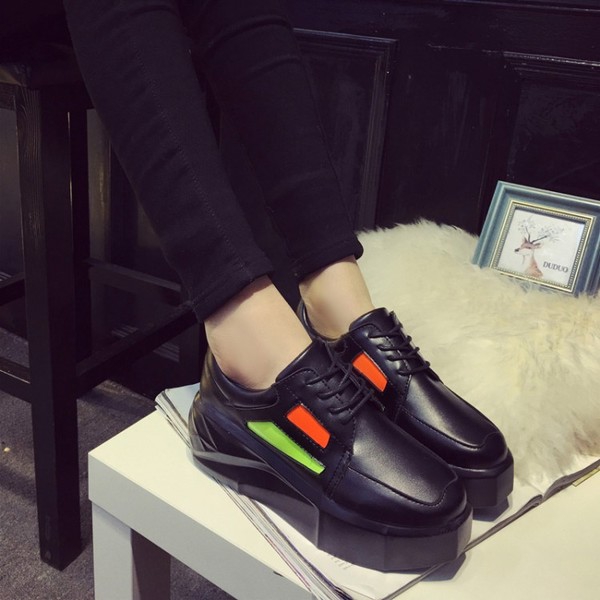 Дамски кецове от изкуствена кожа с платформа - подходящи за лятото и пролетта