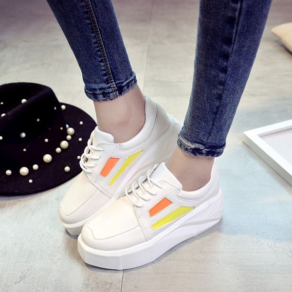 Дамски кецове от изкуствена кожа с платформа - подходящи за лятото и пролетта