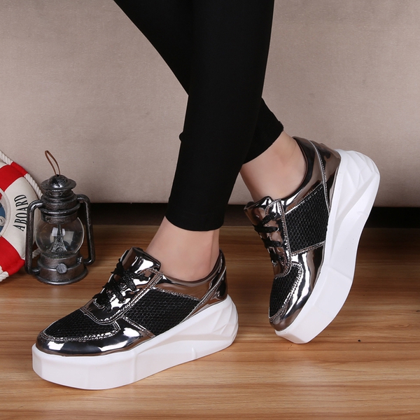 Дамски кецове от изкуствена кожа с платформа - подходящи за лятото и пролетта