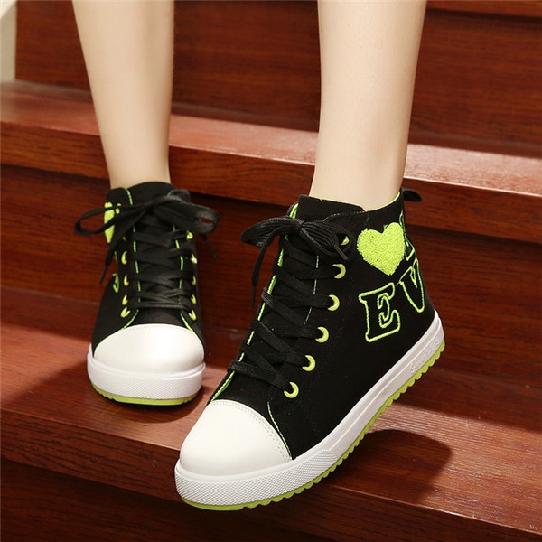 Дамски кецове в син,черен и червен цвят - подходящи за ежедневие