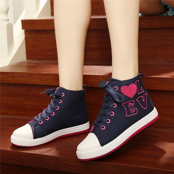 Дамски кецове в син,черен и червен цвят - подходящи за ежедневие