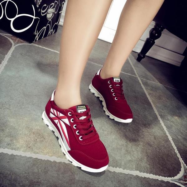 Дамски кецове в син,черен и червен цвят - подходящи за ежедневие