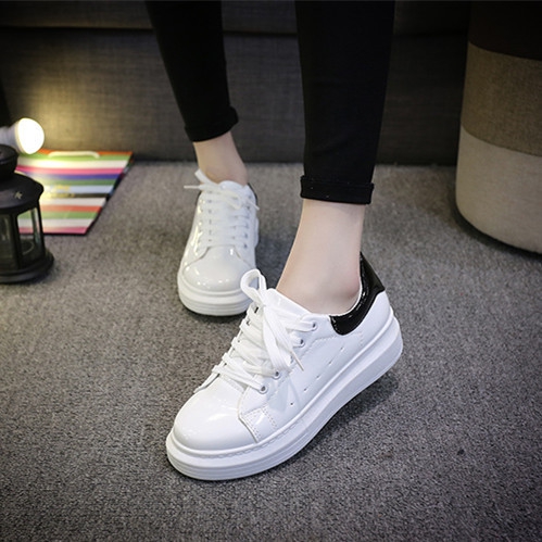 Дамски кецове от изкуствена кожа в черен и бял цвят - 3 модела