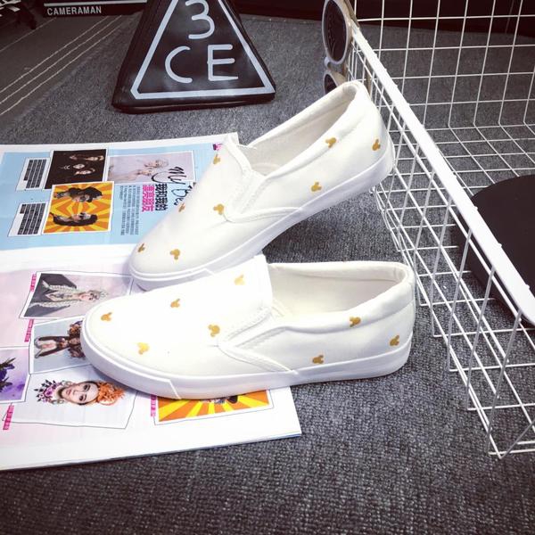 Дамски мокасини четири цвята- бял,червен,черен и тъмно син.