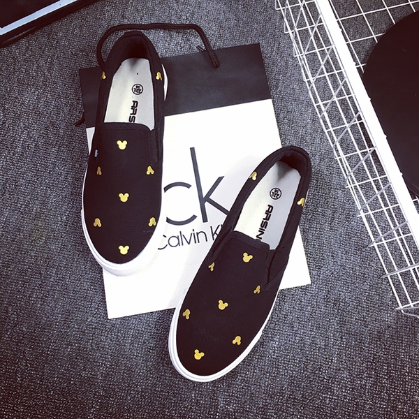 Дамски мокасини четири цвята- бял,червен,черен и тъмно син.