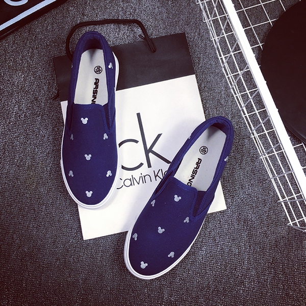 Дамски мокасини четири цвята- бял,червен,черен и тъмно син.