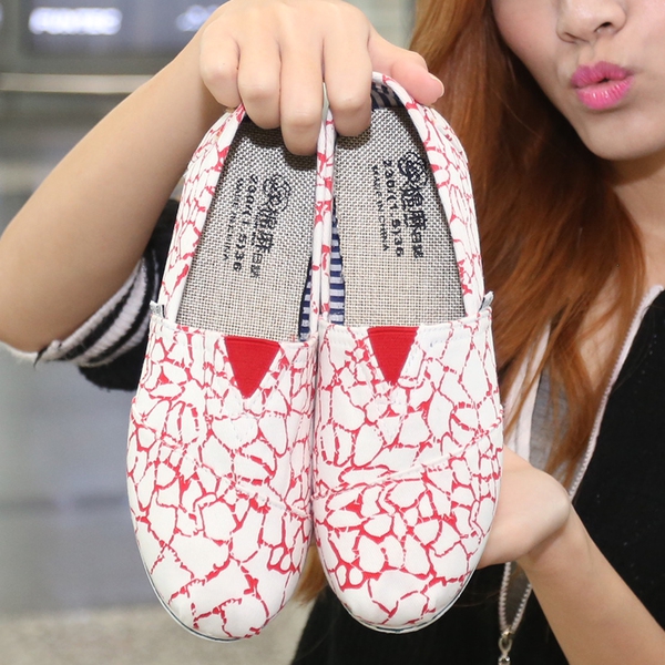 Дамски платнени мокасини различни цветови комбинации. 