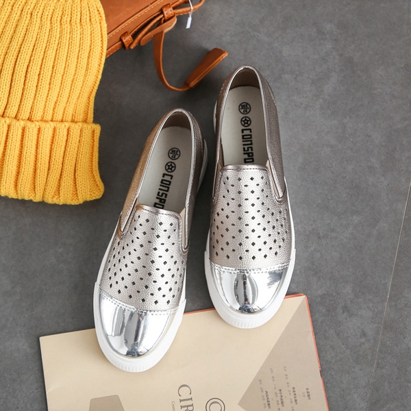 Мокасини в три цвята от изкуствена кожа.