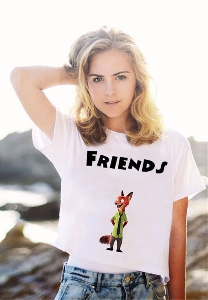 Οι γυναίκες σύντομο λευκά T-shirts για τους φίλους καλύτεροι φίλοι