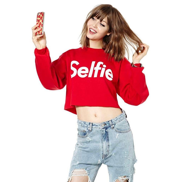 Дамска червени блуза `Селфи` - с дълги ръкави и модел до пъпа