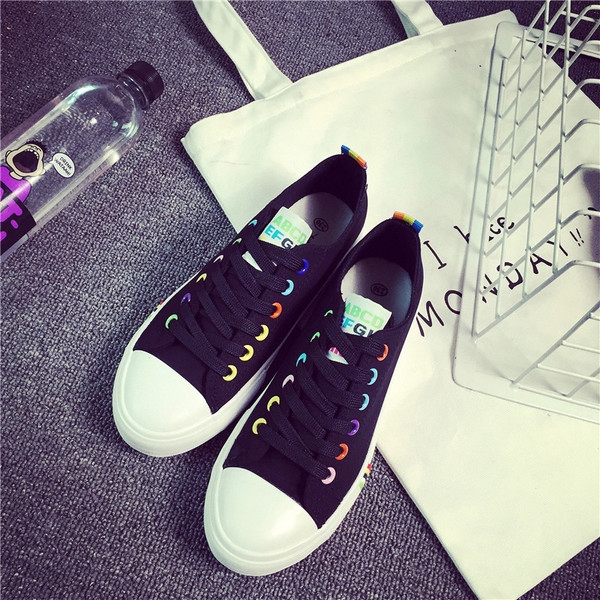 Цветни дамски кецове - в 2 модела